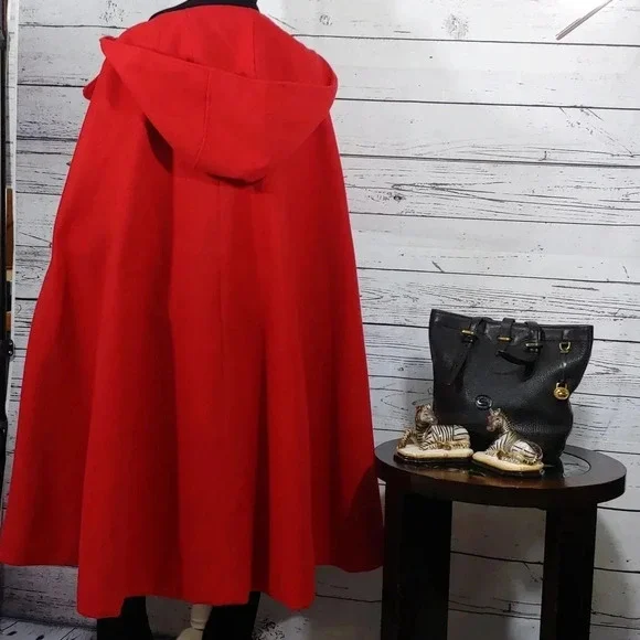 Hooded JR  Cape Cloak Large but fits like a medium - Picture 2 of 8